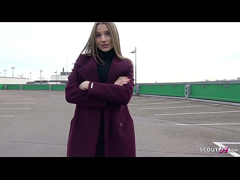 ❤️ ドイツ人スカウトマンは、夢のようにスティール、駐車場のテルテル、お金のためのセクシーに触れることです。 ❌ ロシアポルノ ❌️