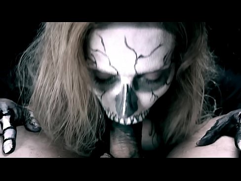 ❤️ 魔性の女、黒い口でチンコをしゃぶり、ザーメンを飲み込む。 ❌ ロシアポルノ ❌️